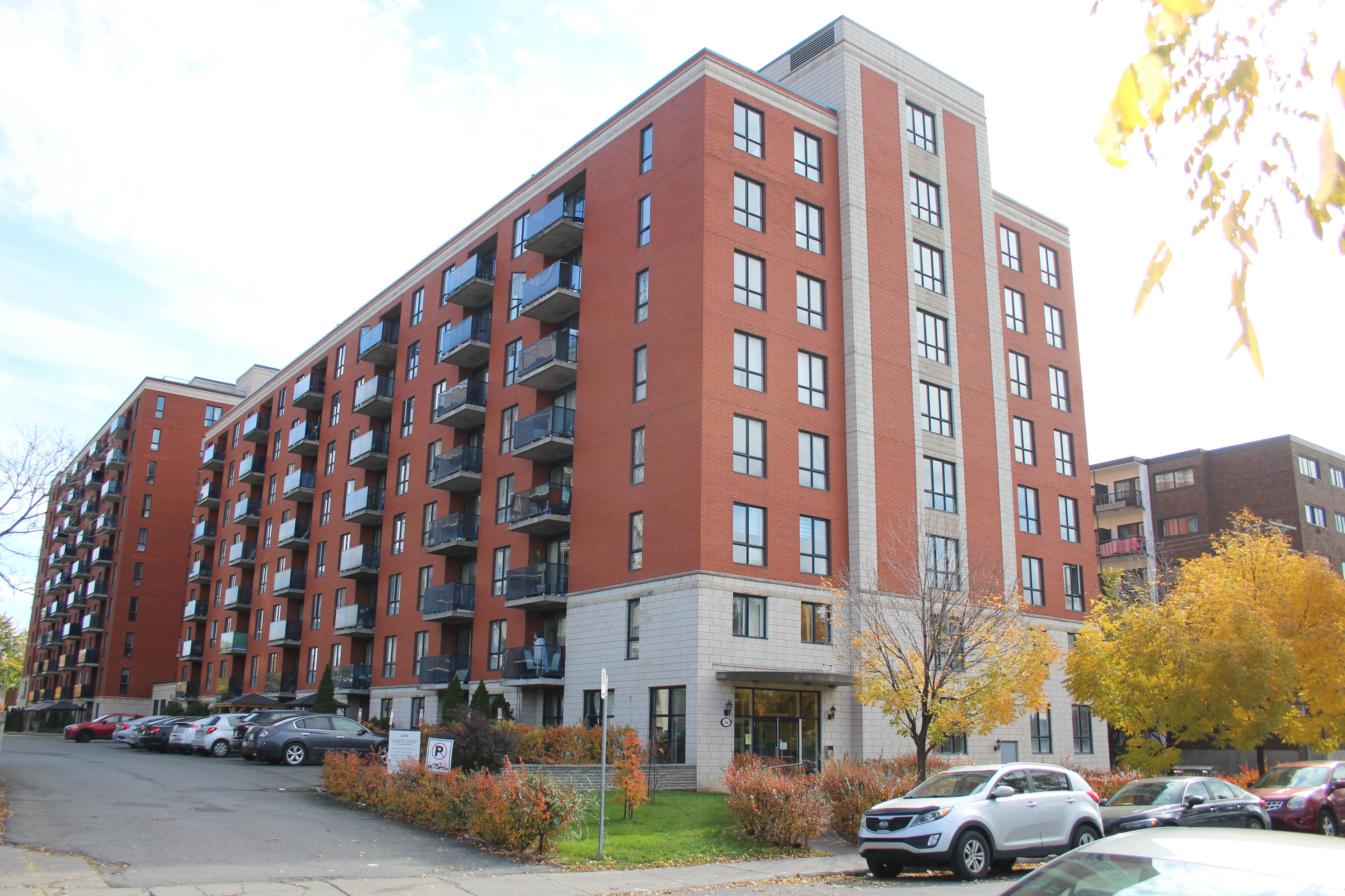 1000 facade